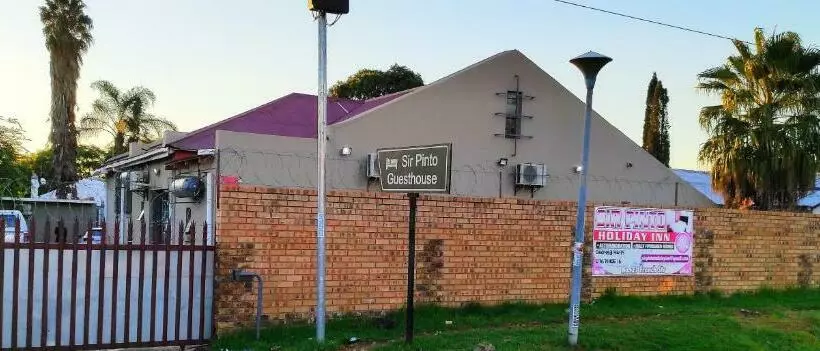 Majatalo Sir Pinto Guesthouse