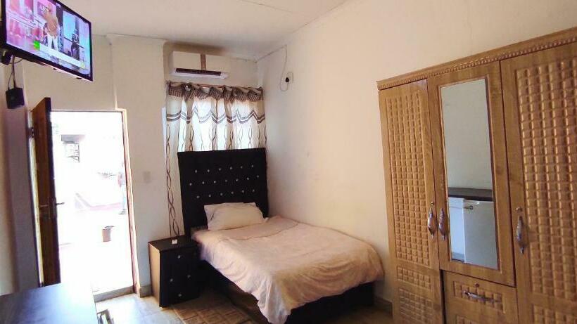 ペンション Sir Pinto Guesthouse