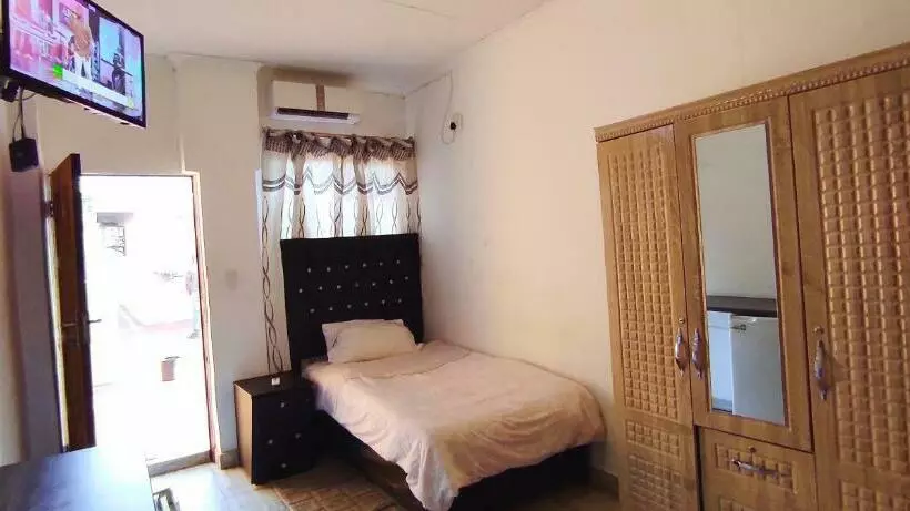 Majatalo Sir Pinto Guesthouse