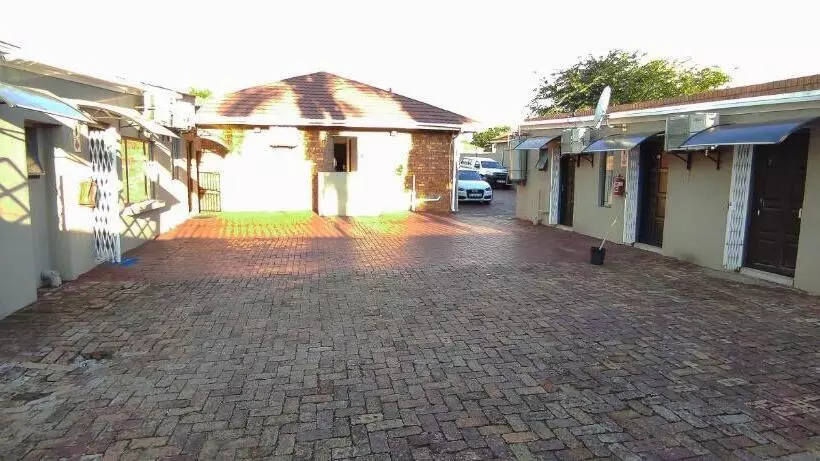 Majatalo Sir Pinto Guesthouse