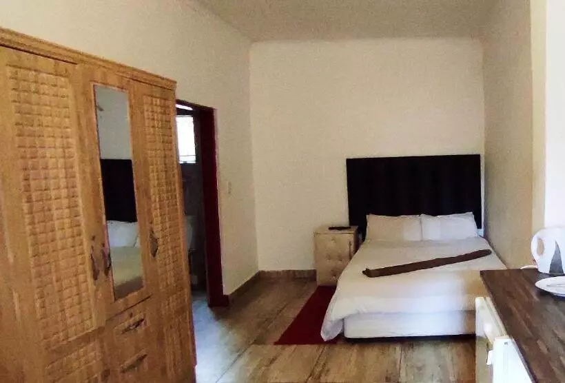 Majatalo Sir Pinto Guesthouse