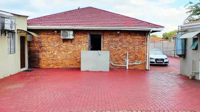 Majatalo Sir Pinto Guesthouse