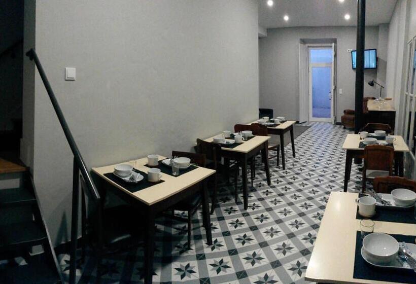 تختخواب و صبحانه Alcaçaria Do Bairro