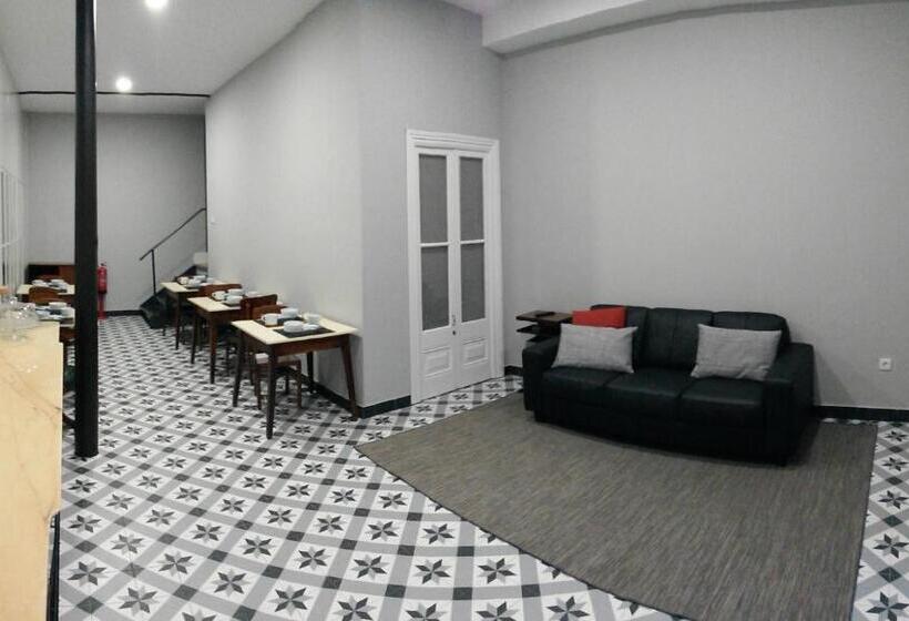 تختخواب و صبحانه Alcaçaria Do Bairro