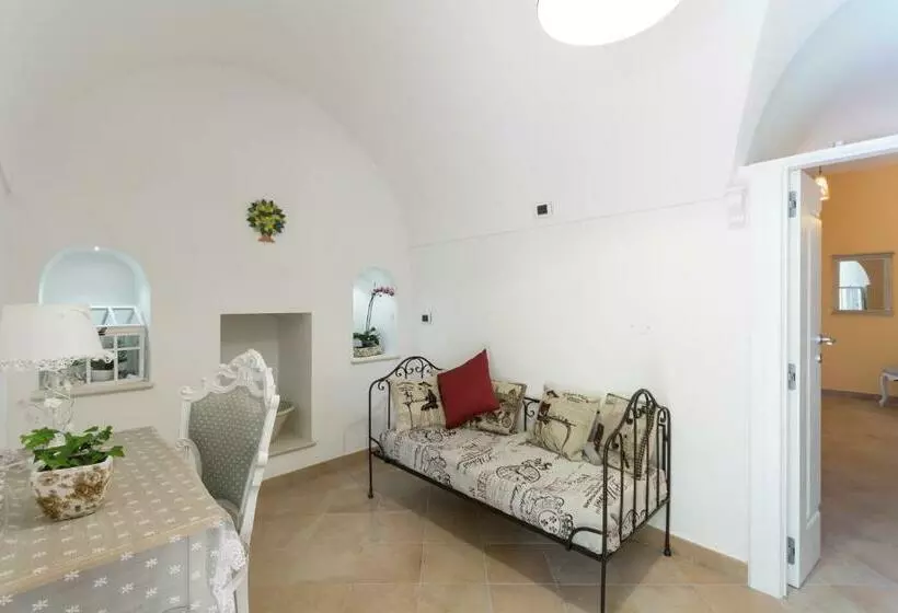 تختخواب و صبحانه Il Melangolo