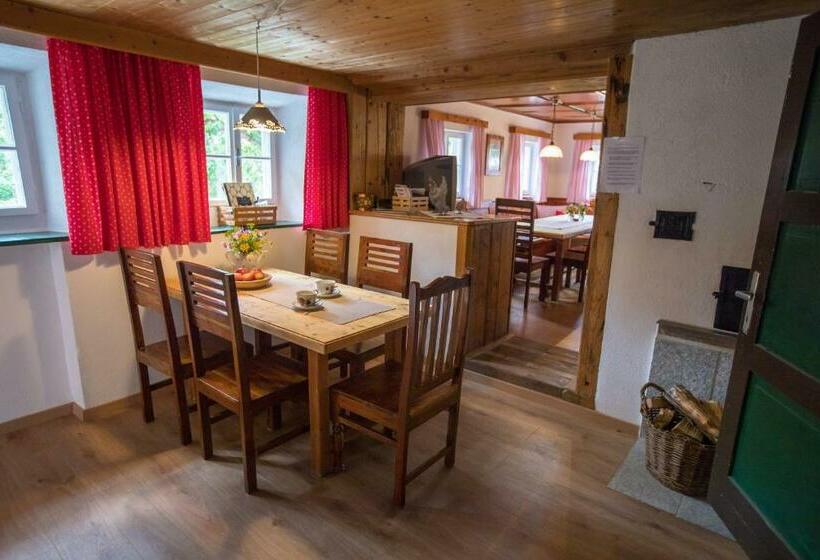 ホテル Achentaler Bauernhäusl