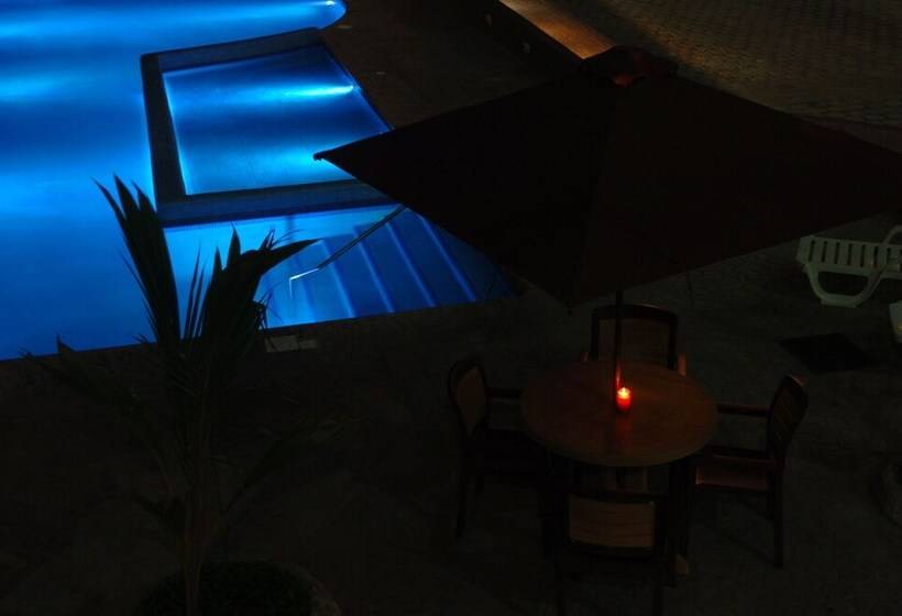 Del Real Hotel & Suites