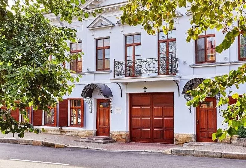 هتل Alexander House