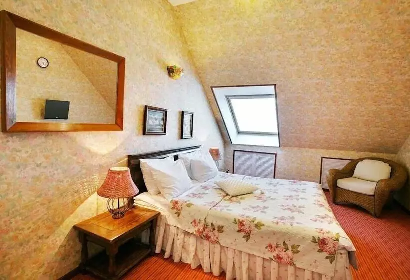 هتل Alexander House