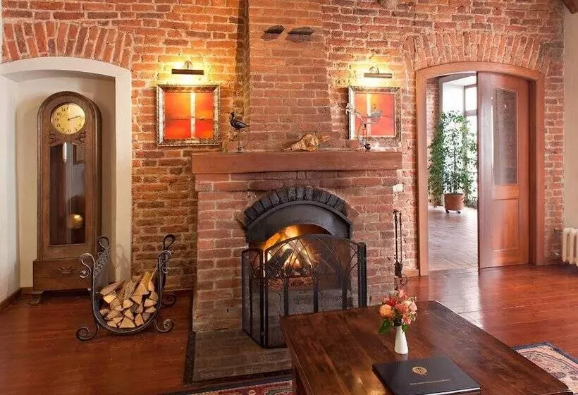هتل Alexander House