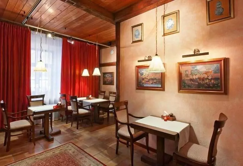 هتل Alexander House