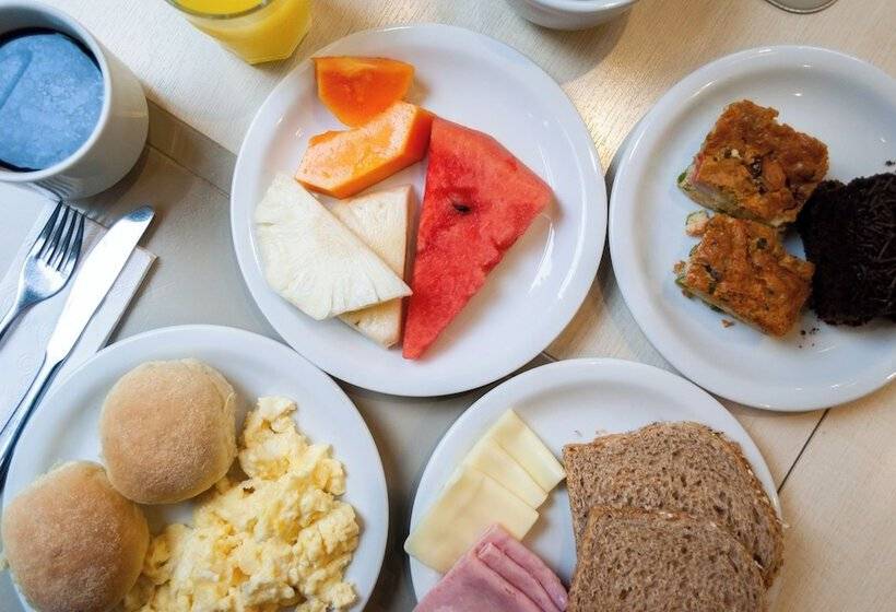 Master Curitiba Hotel   1,6 Km Do Estádio Couto Pereira   Show