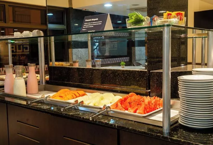 Master Curitiba Hotel 1,6 Km Do Estádio Couto Pereira Show