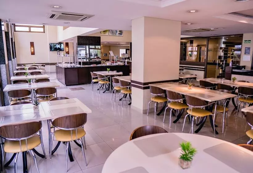 Master Curitiba Hotel 1,6 Km Do Estádio Couto Pereira Show