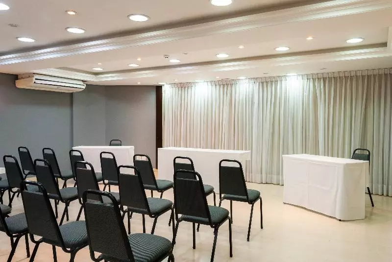 Master Curitiba Hotel 1,6 Km Do Estádio Couto Pereira Show