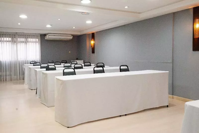 Master Curitiba Hotel 1,6 Km Do Estádio Couto Pereira Show