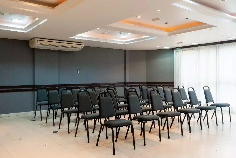 Master Curitiba Hotel 1,6 Km Do Estádio Couto Pereira Show