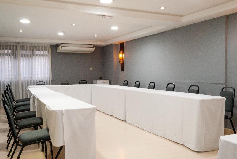 Master Curitiba Hotel   1,6 Km Do Estádio Couto Pereira   Show