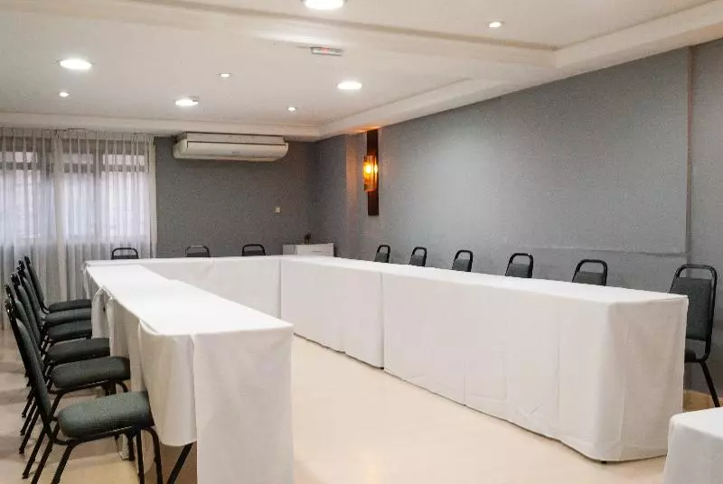 Master Curitiba Hotel 1,6 Km Do Estádio Couto Pereira Show