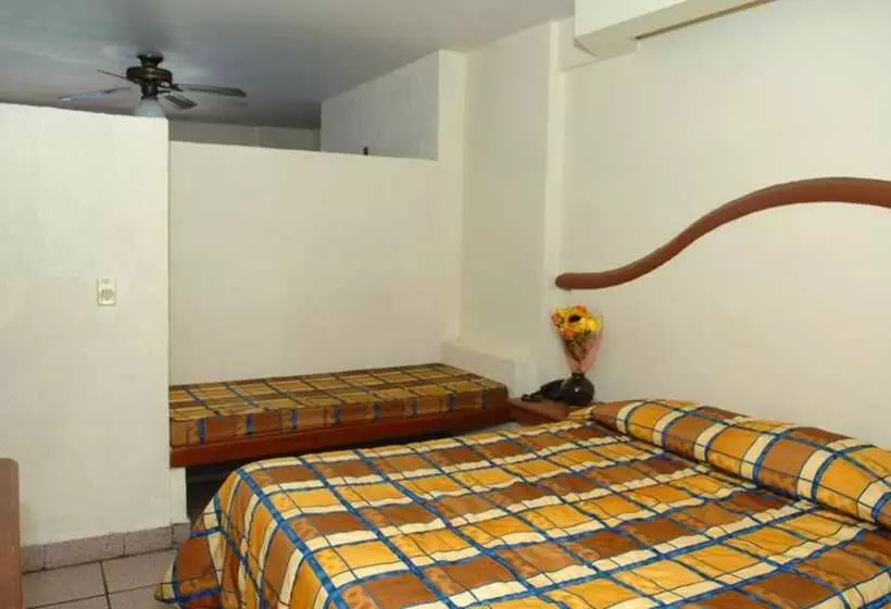 Del Real Hotel & Suites