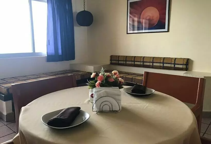 Del Real Hotel & Suites