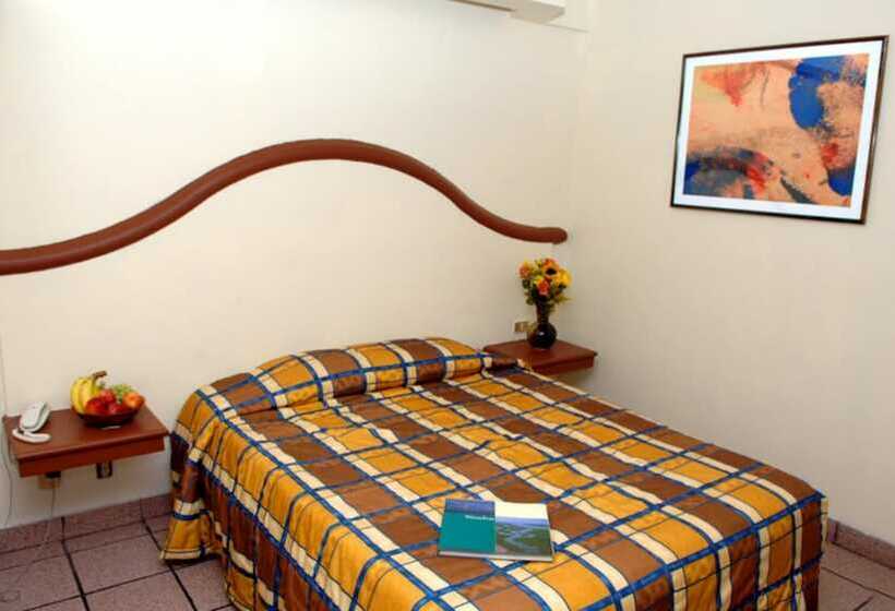 Del Real Hotel & Suites