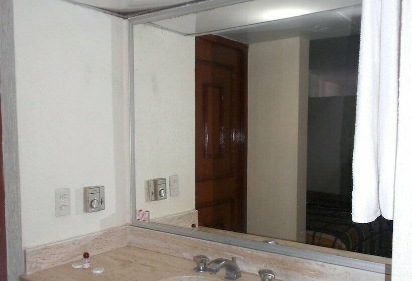 Del Real Hotel & Suites