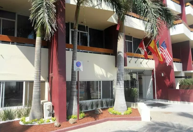 Del Real Hotel & Suites