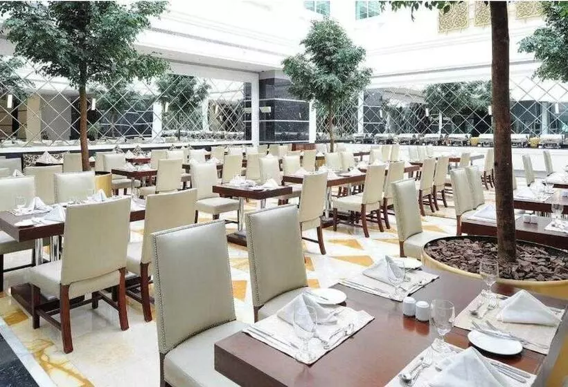 Sunday Hotel Holiday International Dubai