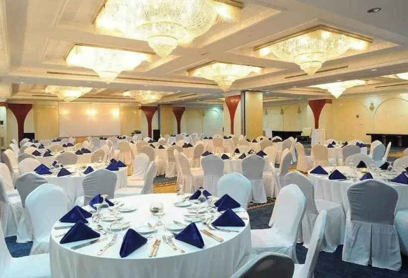 Sunday Hotel Holiday International Dubai