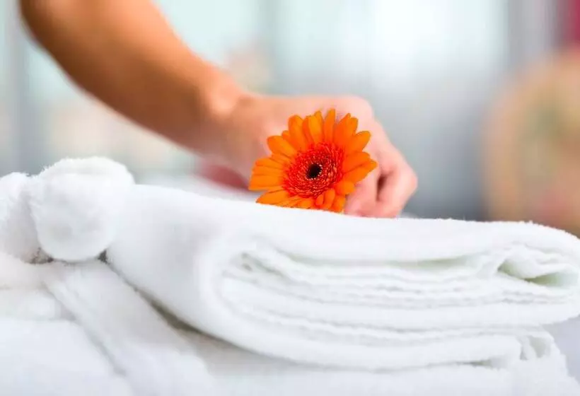 Sunday Hotel Holiday International Dubai