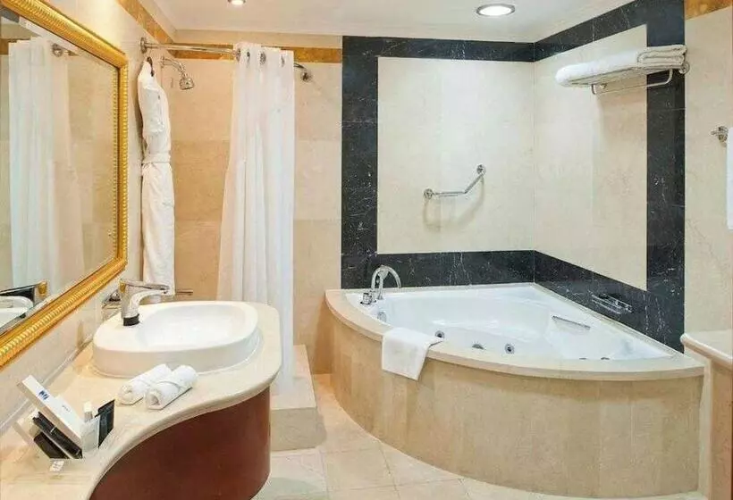 Sunday Hotel Holiday International Dubai