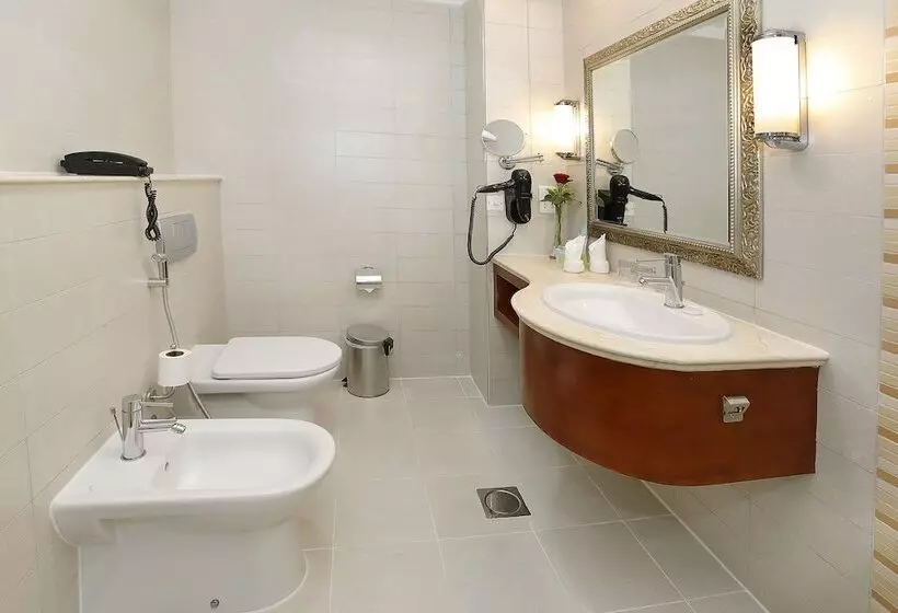 Sunday Hotel Holiday International Dubai