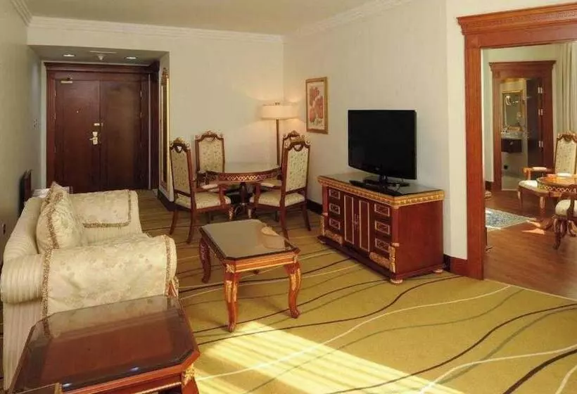 Sunday Hotel Holiday International Dubai