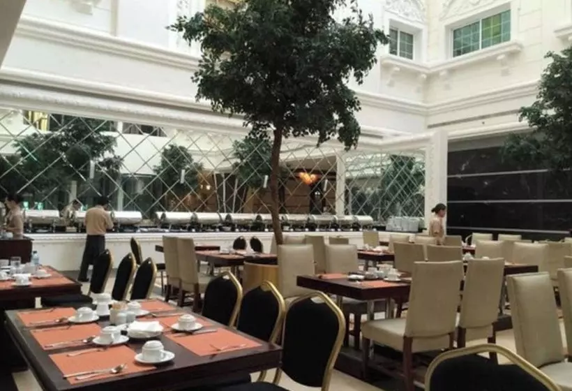 Sunday Hotel Holiday International Dubai