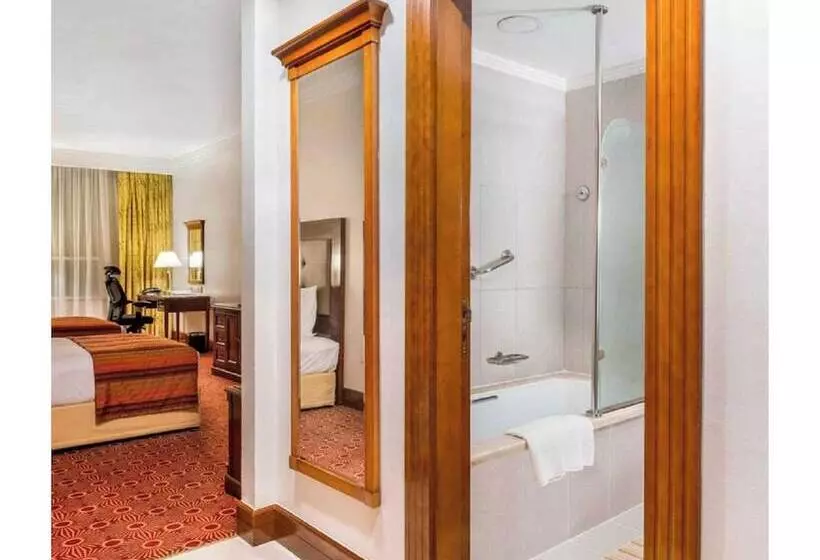 Sunday Hotel Holiday International Dubai
