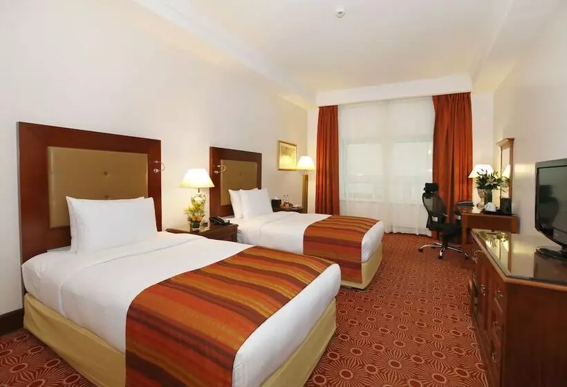 Sunday Hotel Holiday International Dubai