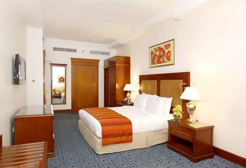 Sunday Hotel Holiday International Dubai