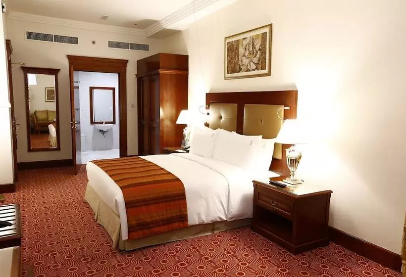 Sunday Hotel Holiday International Dubai