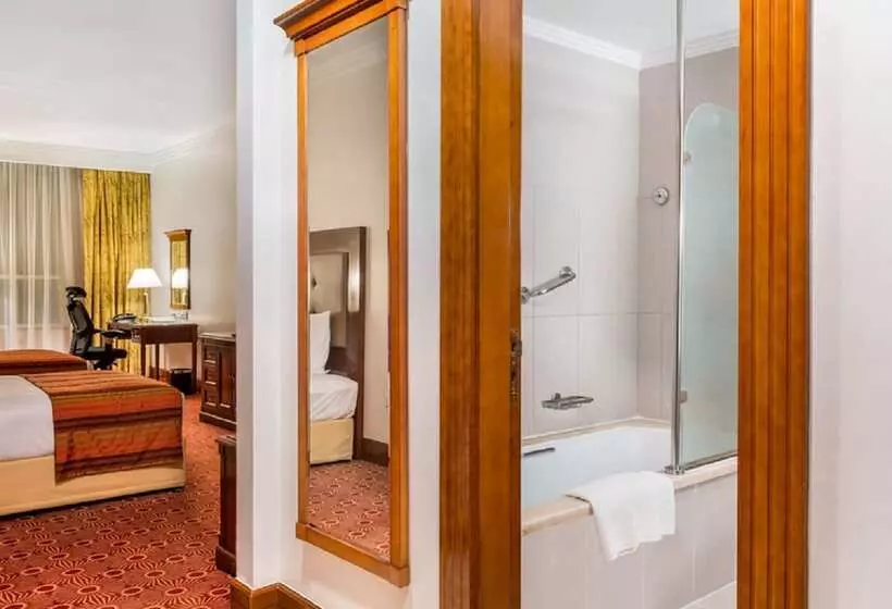 Sunday Hotel Holiday International Dubai