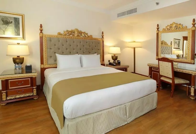 Sunday Hotel Holiday International Dubai