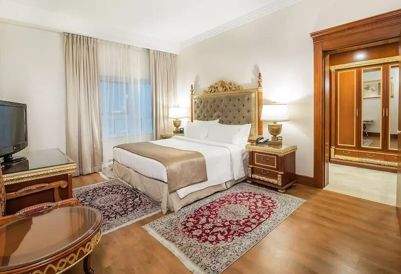 Sunday Hotel Holiday International Dubai