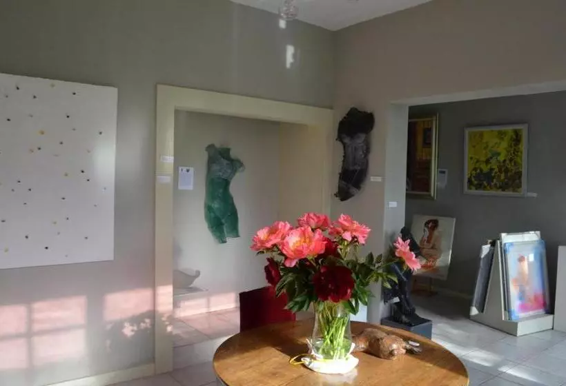 Art+bed And Breakfast