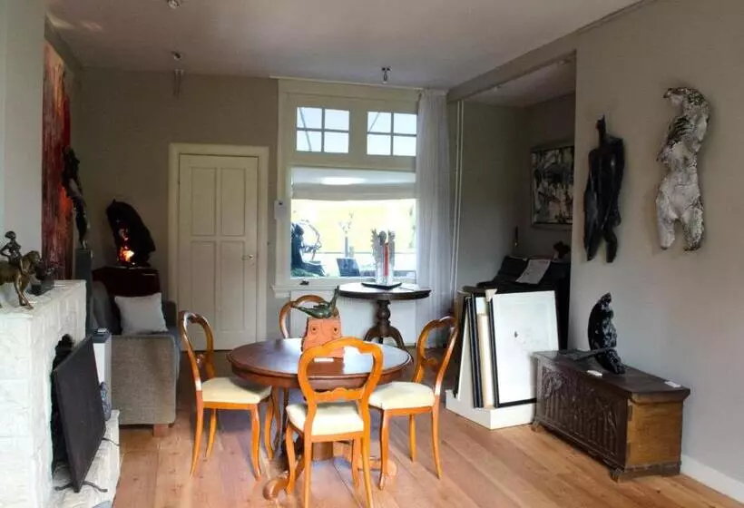 Art+bed And Breakfast