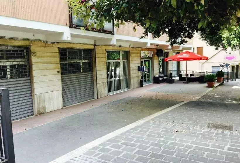 تختخواب و صبحانه 85centro