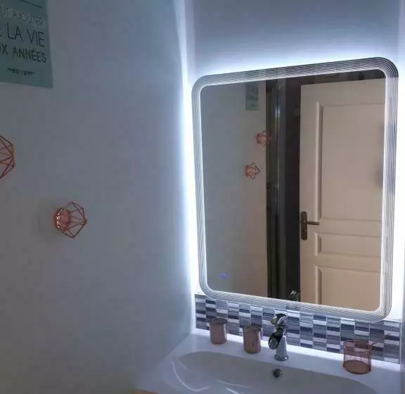 Aamiaismajoitus (B&B) Maison D Hôtes At Home