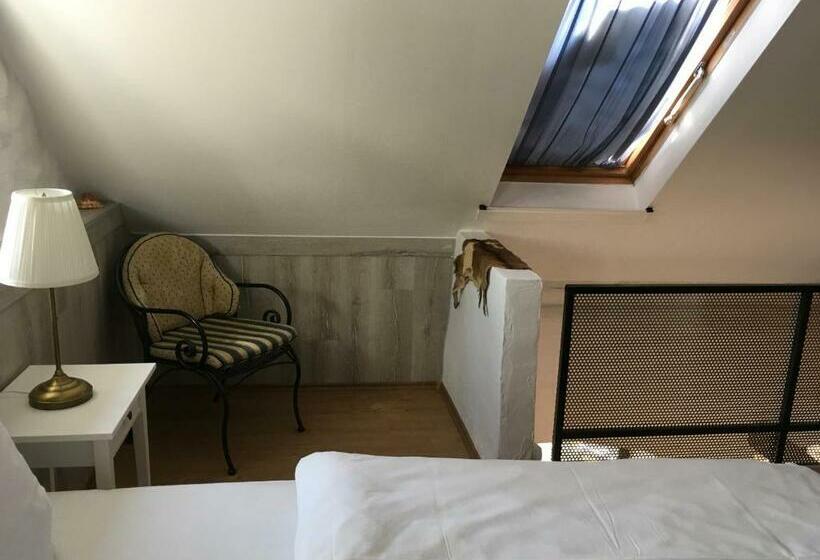 膳宿费 Három Huszár Köveskal