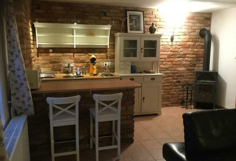 膳宿费 Három Huszár Köveskal