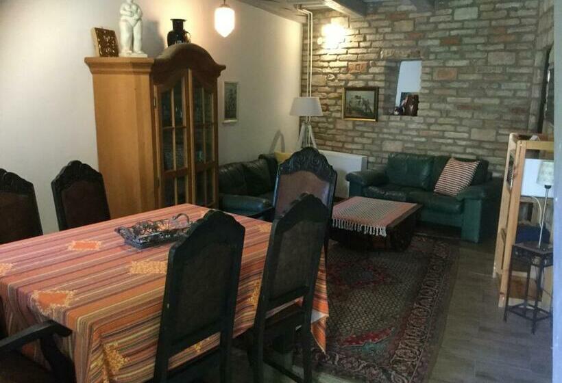 膳宿费 Három Huszár Köveskal