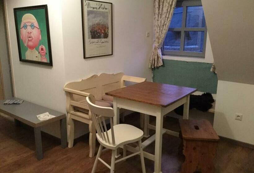 膳宿费 Három Huszár Köveskal